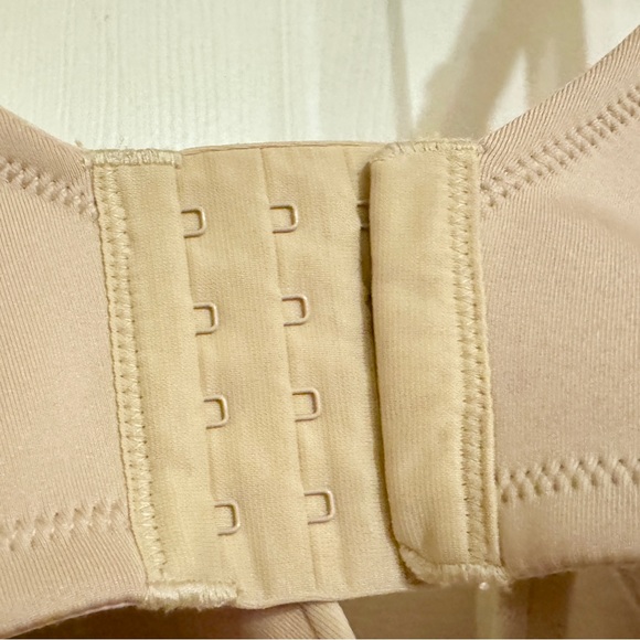 Vanity Fair Full Figure Beauty Back Smoothing Bra, Beige Size 42D - Picture 7 of 12